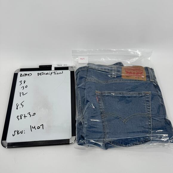 Levi's 505 Jeans Mens 38x30 ACTUAL Regular Fit Straight Leg Blue Denim - Picture 10 of 10